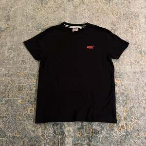 Superdry Organic Cotton Essential Logo T-Shirt in Black/Hazard Orange